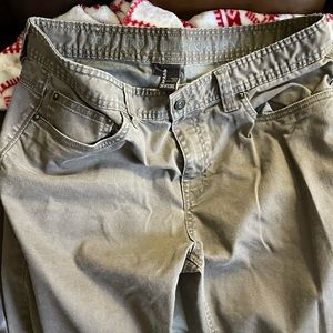 PraNa Bridger Jeans 34/30 color is Dark Mud.